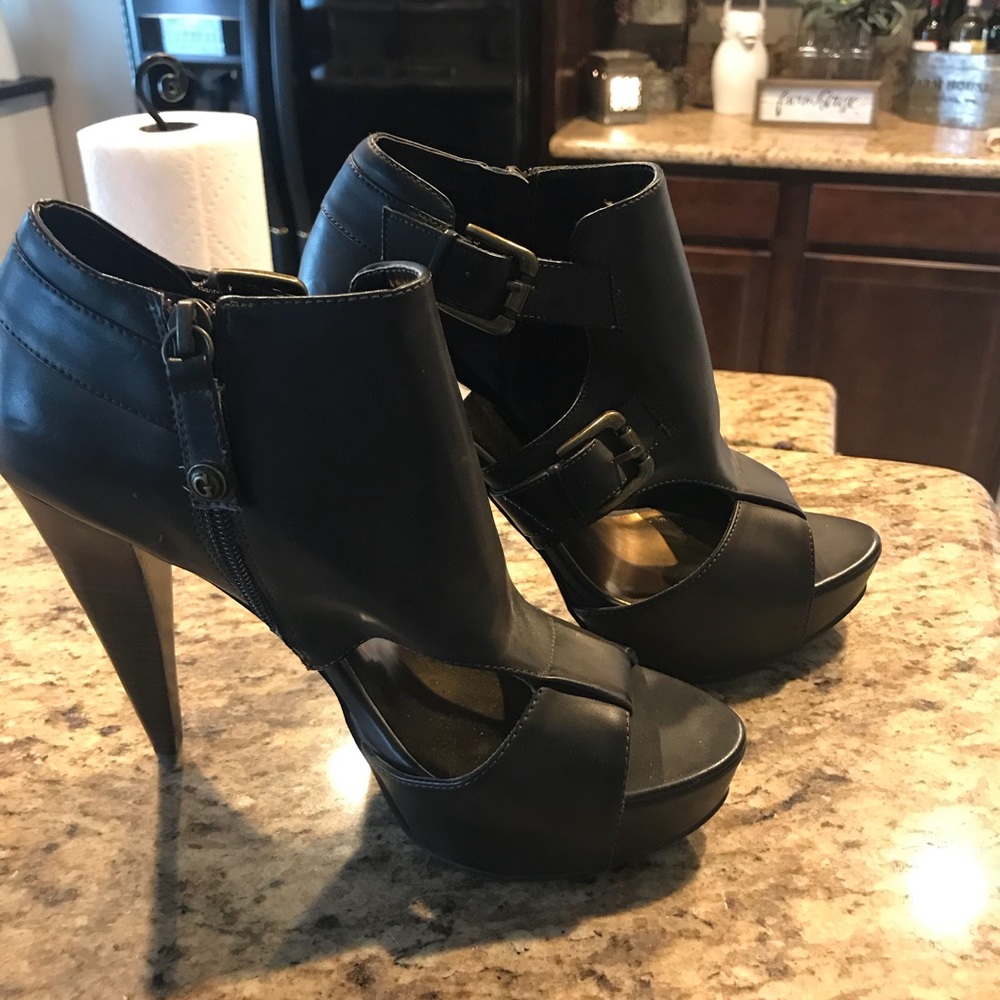 Guess Brown leather high heel shoes